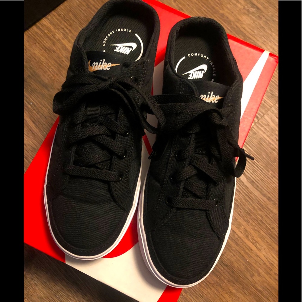 Nike Women’s Size 7.5 Brand New Black Chucks